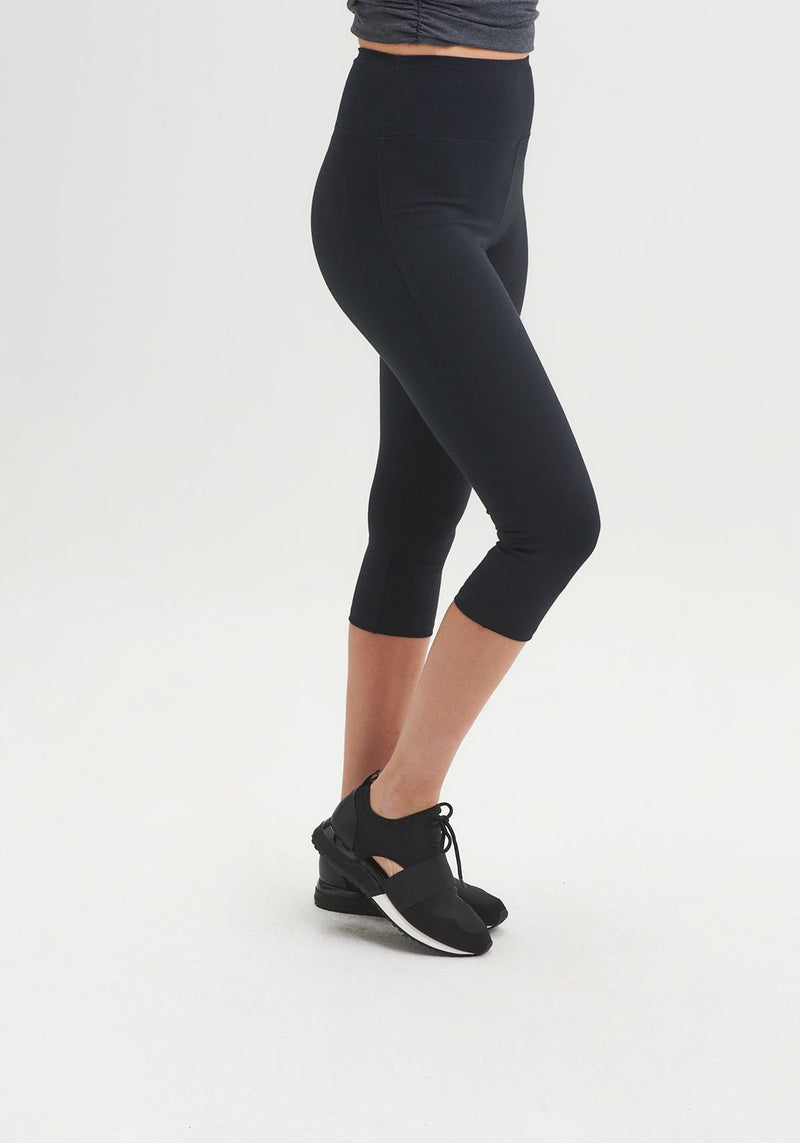 ○ High waist stretchy cotton polyester shiny leggings • Price: 12 JD •  Size: S.M.L • Black • High quality • Made in Tur